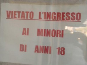 Vietato l'ingresso ai minori di anni 18