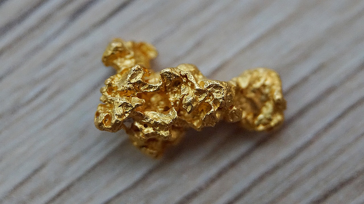Gold presented as a gift idea for the holidays